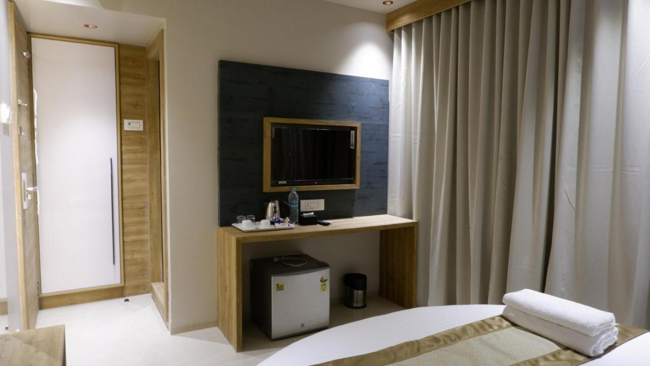 מומביי Hotel Amber Paramount מראה חיצוני תמונה