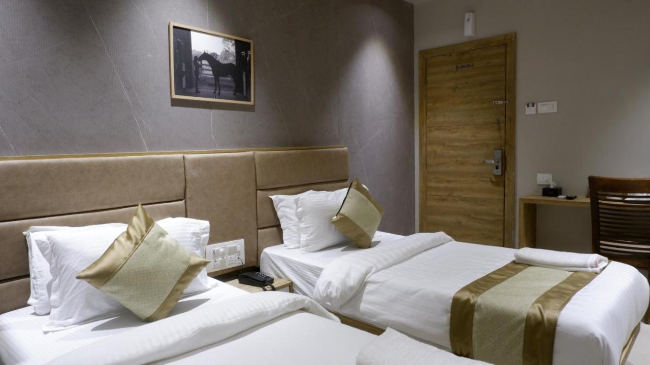 מומביי Hotel Amber Paramount מראה חיצוני תמונה