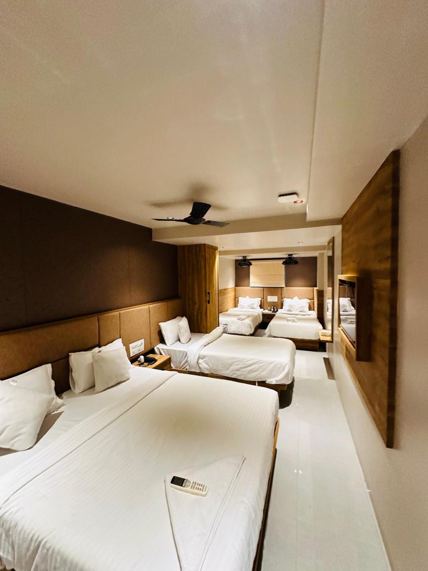 מומביי Hotel Amber Paramount מראה חיצוני תמונה